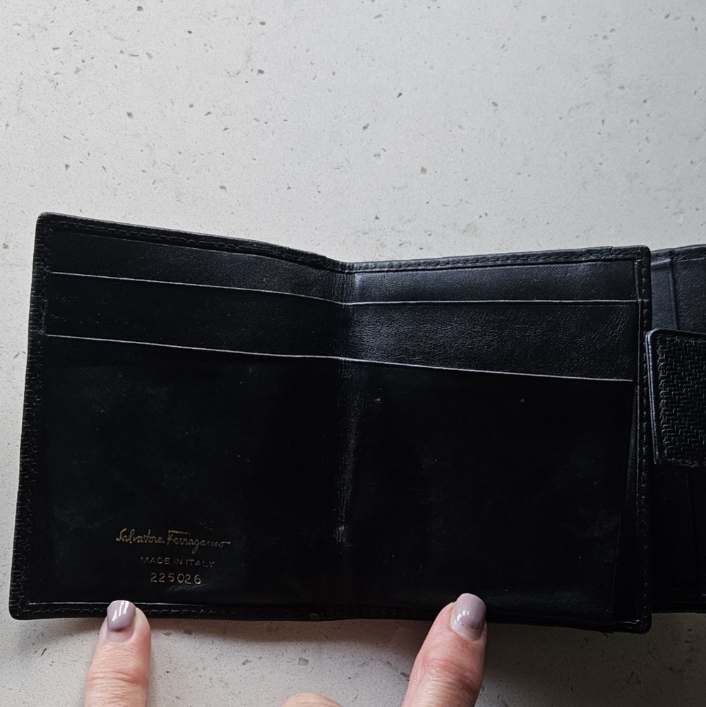 Vintage Salvatore Ferragamo Black Leather Bifold Wallet Coin Case c-22167  Flaw - Picture 8 of 8